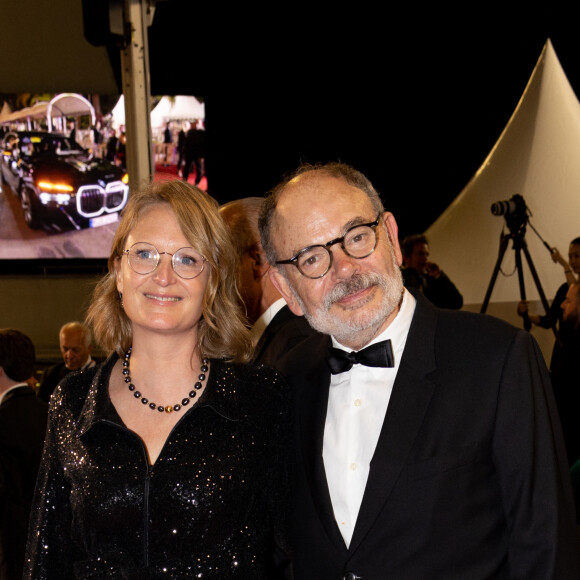 Anna Novion et son mari Jean-Pierre Darroussin - Montée des marches du film " Rapito (L'enlèvement) " lors du 76ème Festival International du Film de Cannes, au Palais des Festivals à Cannes. Le 23 mai 2023 © Jacovides-Moreau / Bestimage 