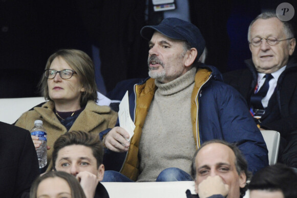 Jean-Pierre Darroussin et sa femme Anna Novion - People au match de football de la Coupe de France "OM vs OL" au stade Vélodrome à Marseille. Le 31 janvier 2017 © Eric Etten / Bestimage