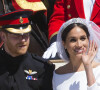 Actuellement en déplacement au Japon, Harry a été aperçu à l'aéroport Haneda de Tokyo alors qu'il s'envolait pour Singapour.
Le prince Harry, duc de Sussex, et Meghan Markle, duchesse de Sussex, en calèche au château de Windsor après la cérémonie de leur mariage au château de Windsor, Royaume Uni, le 19 mai 2018. 