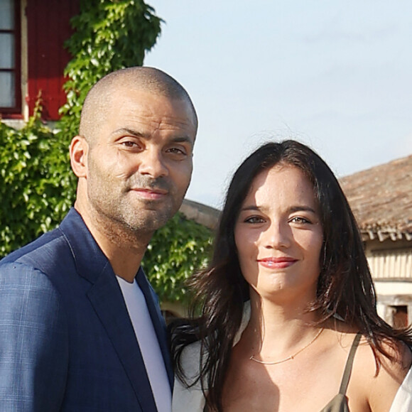 Le Français a fait la fête avec ses amis à San Antonio

Tony Parker et sa compagne Alizé Lim lors de la fête de la fleur et l'intronisation de personnalités commandeurs et ambassadeurs par la Commanderie du Bontemps au Château Smith Haut Lafitte à Martillac le 27 avril 2023. © Fabien Cottereau / Patrick Bernard / Bestimage
