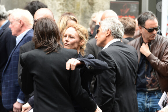 Charlotte Gainsbourg, Vanessa Paradis, Nagui, Samuel Benchetrit - Sorties des obsèques de Jane Birkin en l'église Saint-Roch à Paris. Le 24 juillet 2023 © Jacovides-KD Niko / Bestimage