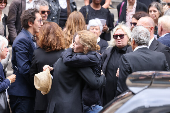 Charlotte Gainsbourg, Vanessa Paradis - Sorties des célébrités aux obsèques de Jane Birkin en l'église Saint-Roch à Paris. Le 24 juillet 2023 © Jacovides-KD Niko / Bestimage