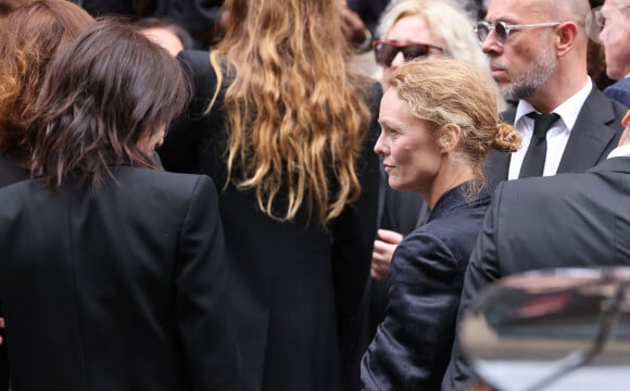 Charlotte Gainsbourg, Vanessa Paradis - Sorties des célébrités aux obsèques de Jane Birkin en l'église Saint-Roch à Paris. Le 24 juillet 2023 © Jacovides-KD Niko / Bestimage