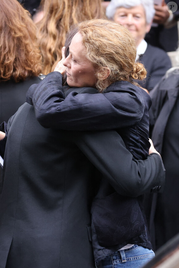 Charlotte Gainsbourg, Vanessa Paradis - Sorties des obsèques de Jane Birkin en l'église Saint-Roch à Paris. Le 24 juillet 2023 © Jacovides-KD Niko / Bestimage