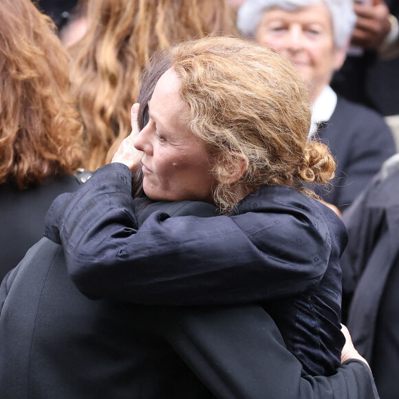 Charlotte Gainsbourg, Vanessa Paradis - Sorties des obsèques de Jane Birkin en l'église Saint-Roch à Paris. Le 24 juillet 2023 © Jacovides-KD Niko / Bestimage