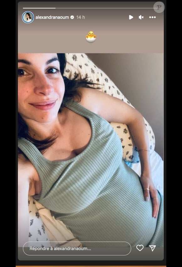 Sans commentaire, Alexandra Naoum a toutefois ajouté l'emoji d'un poussin qui sort de l'oeuf... ce qui devrait bientôt être le cas.
Alexandra Naoum annonce sa grossesse sur Instagram. Le 11 août 2023.