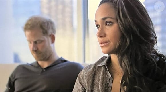 Meghan Markle a été aperçue avec un patch anti-stress sur le poignet.
Meghan Markle, duchesse de Sussex, fond en larmes en évoquant les menaces de mort sur les réseaux sociaux dans le documentaire "Harry & Meghan" (Netflix). Los Angeles. Le 15 décembre 2022. ©Backgrid UK/ Bestimage