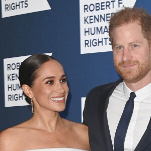 Le prince Harry et Megan Markle au photocall de la soirée de gala "Robert F. Kennedy Human Rights Ripple of Hope 2022" à l'hôtel Hilton de New York City, New York, Etats-Unis, le 6 décembre 2022. ©Walter/ Bestimage