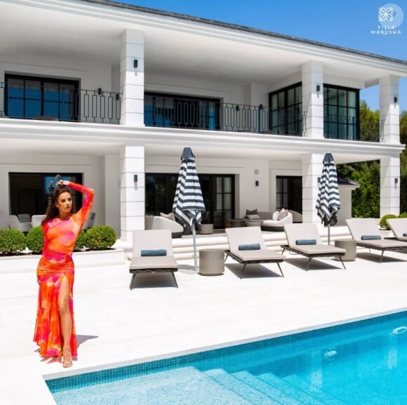 Actuellement à Marbella, en Espagne, dans la Villa Marusha, Eva Longoria profite du soleil espagnol 

Villa Marusha

