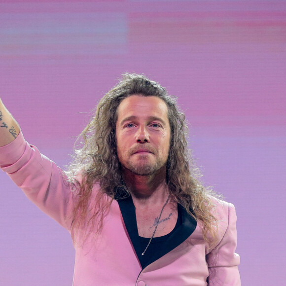 Rares sont les fois où il se dévoile avec son fils
Exclusif - Julien Doré est en concert au Zenith Arena à Lille le 10 décembre 2022. © Stéphane Vansteenkiste / Bestimage 