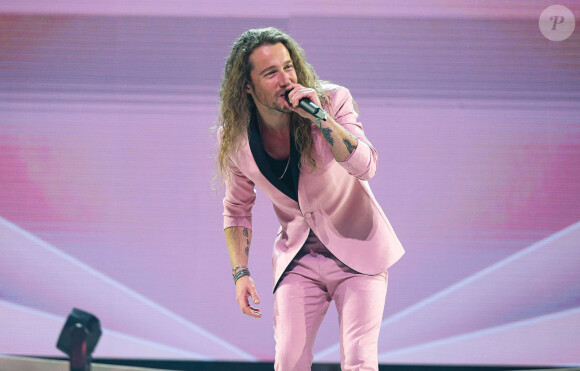 Exclusif - Julien Doré est en concert au Zenith Arena à Lille le 10 décembre 2022. © Stéphane Vansteenkiste / Bestimage 