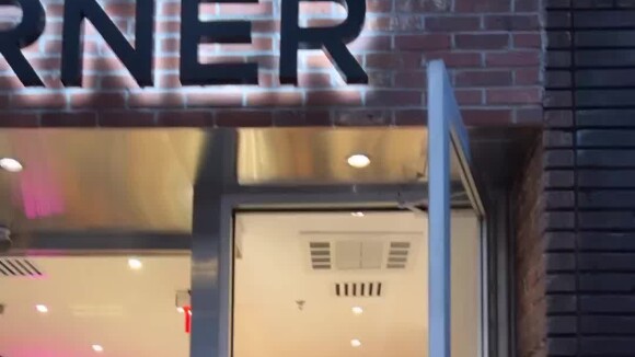 M. Pokora a inauguré son nouveau restaurant Pasta Corner à New York le 14 août 2023 en présence de sa femme Christina Milian et Tony Parker.