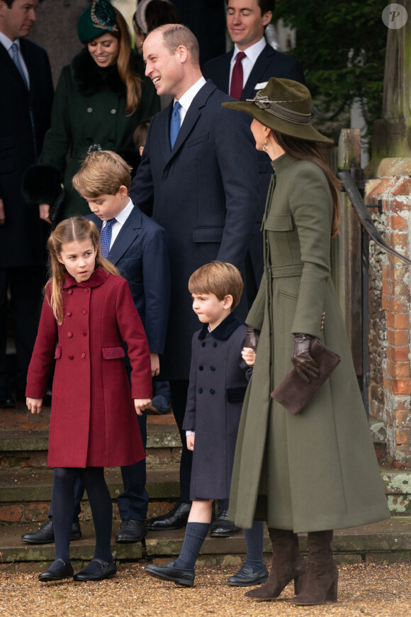 Le prince William était absent et s'occupait probablement des enfants.
La famille royale d'Angleterre assiste au service religieux de Noël à l'église St Mary Magdalene à Sandringham, Norfolk le 25 décembre 2022. 