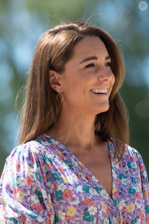 Pendant ses vacances dans le Norfolk, elle a en effet été invitée chez son amie Rose.
Catherine Kate Middleton, duchesse de Cambridge visite un hopital pour enfants à Norwich le 27 juin 2020. 