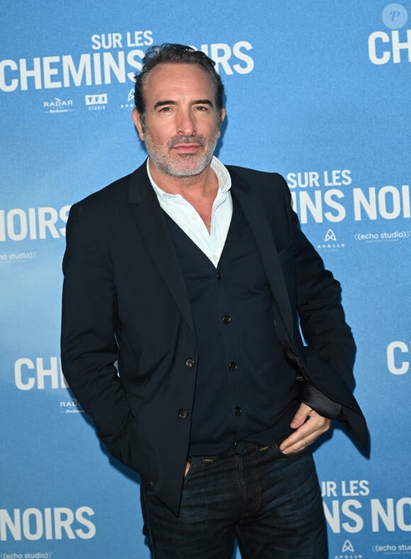 Jean Dujardin - Avant-première du film "Sur les chemins noirs" au cinema UGC Normandie à Paris le 13 mars 2023. © Coadic Guirec/Bestimage