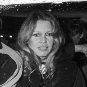 Elle n'est pas vraiment en accord avec le message de MeToo.
Brigitte Bardot, accompagnée de son compagnon Miroslav Brozek, en conférence de presse pour la protection des animaux, pour faire cesser le massacre des bébés phoques. Le 12 mars 1979 © Jean-Claude Woestelandt / Bestimage 