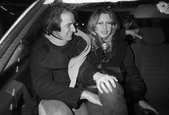 Elle n'est pas vraiment en accord avec le message de MeToo.
Brigitte Bardot, accompagnée de son compagnon Miroslav Brozek, en conférence de presse pour la protection des animaux, pour faire cesser le massacre des bébés phoques. Le 12 mars 1979 © Jean-Claude Woestelandt / Bestimage 