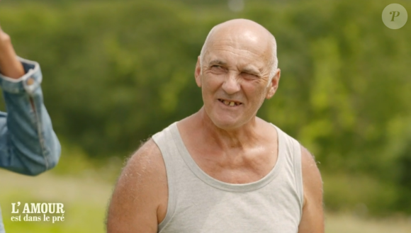 En ouvrant à nouveau les portes de son exploitation aux caméras de M6, l'agriculteur a annoncé avoir retrouvé l'amour !
Portait de Jean de "L'amour est dans le pré 2022", le 14 février, sur M6