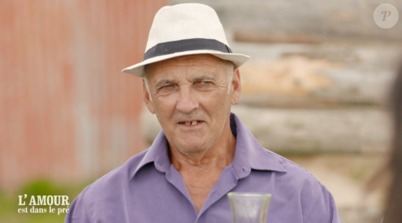 Jean et sa mystérieuse chérie ne se fréquentent pas depuis longtemps mais l'agriculteur a bon espoir de faire un bon bout de chemin avec elle.
Portait de Jean de "L'amour est dans le pré 2022", le 14 février, sur M6