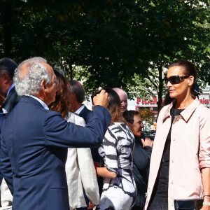 Un mariage rempli de stars comme Inès de la Fressange
Inès de la Fressange - Mariage de Farida Khelfa et Henri Seydoux à Paris à la mairie du 17e arrondissement le 1er septembre 2012