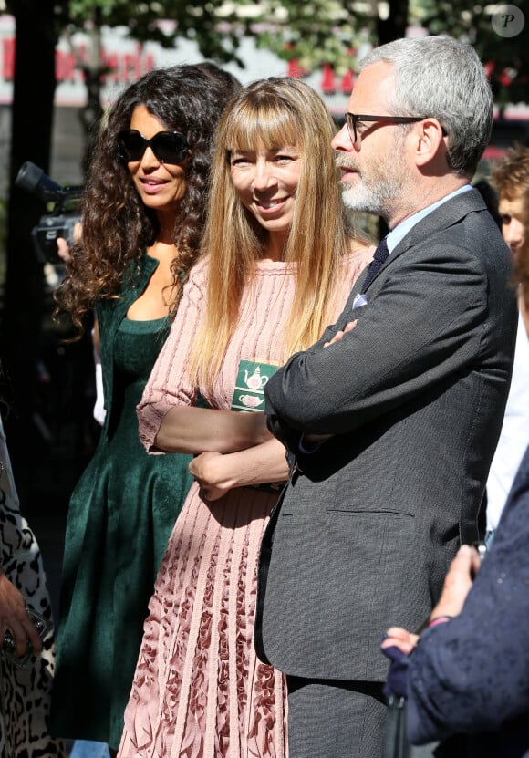 Afef Jnifen, Victoire de Castellan et Thomas Lenthal - Mariage de Farida Khelfa et Henri Seydoux à Paris à la mairie du 17e arrondissement le 1er septembre 2012