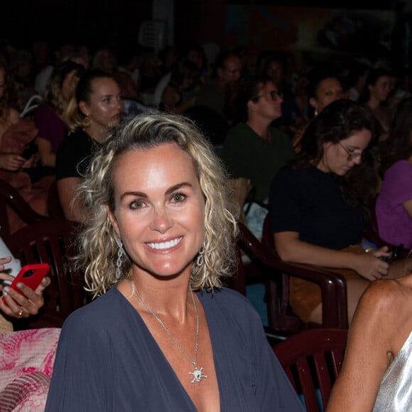 Laeticia Hallyday, très sexy, avait choisi une robe échancrée.
Exclusif - Liliane Jossua, Laeticia Hallyday, Sandra Sisley - Avant-première du film "Flo", biopic sur Florence Arthaud, de Géraldine Danon au cinéma de plein air à Saint-Barthélemy. Le 5 août 2023 © Sam Delpech / Bestimage 