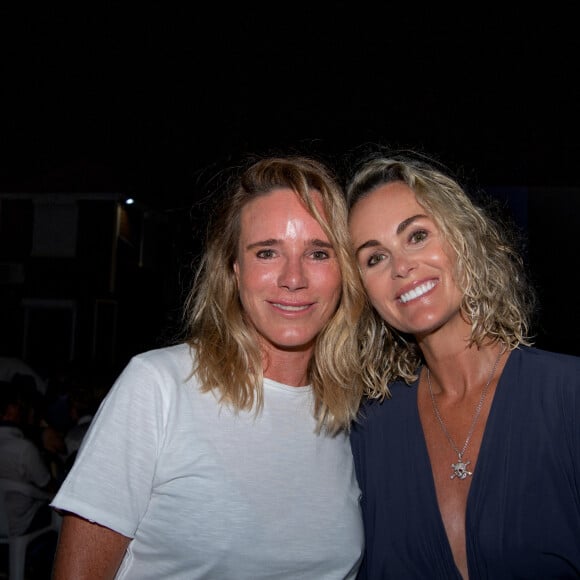 Exclusif - Géraldine Danon et Laeticia Hallyday - Avant-première du film "Flo", biopic sur Florence Arthaud, de Géraldine Danon au cinéma de plein air à Saint-Barthélemy. Le 5 août 2023 © Sam Delpech / Bestimage 