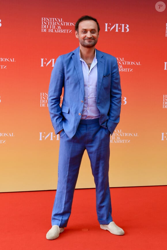 Cela quatre ans que l'animateur est en couple
Augustin Trapenard - Photocall de la cérémonie de clôture du festival "Nouvelles vagues" à Biarritz. Le 1er juillet 2023 