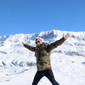 Michaël Youn - Photocall de l'équipe du film "BDE" dans le cadre du 26ème Festival de l'Alpe d'Huez le 21 janvier 2023. © Dominique Jacovides/Bestimage