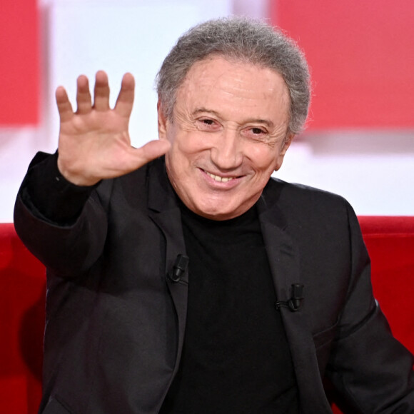 Ces derniers mois n'ont pas été de tout repos pour Michel Drucker.
Exclusif - Michel Drucker et sa chienne Isia - Enregistrement de l'émission "Vivement Dimanche, spéciale M.Galabru", au Studio Gabriel à Paris, présentée par M.Drucker. © Guillaume Gaffiot / Bestimage