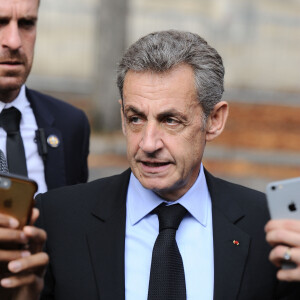 Exclusif - Nicolas Sarkozy et sa femme Carla Bruni Sarkozy arrivent puis repartent du studio Gabriel ou ils enregistraient l'émission "Vivement Dimanche" à Paris le 30 septembre 2019. Diffusion le 06/10/2019 sur France 2 . © Guillaume Gaffiot/Bestimage 