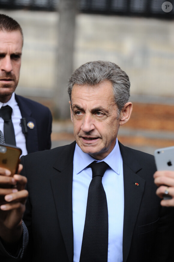 Exclusif - Nicolas Sarkozy et sa femme Carla Bruni Sarkozy arrivent puis repartent du studio Gabriel ou ils enregistraient l'émission "Vivement Dimanche" à Paris le 30 septembre 2019. Diffusion le 06/10/2019 sur France 2 . © Guillaume Gaffiot/Bestimage 