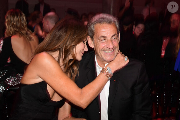 Carla Bruni-Sarkozy et son mari Nicolas Sarkozy - 19ème "Diner de la Mode" au bénéfice de Sidaction au Pavillon Cambon Capucines dans le cadre de la Fashion Week de Paris, France. Le 7 juillet 2022. © Rachid Bellak / Bestimage 