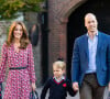 Il y a quelques années, elle avait en effet voulu acheter des chaussures à son fils mais avait oublié de lui amener des chaussettes ! 
Le prince William et Catherine Kate Middleton, duchesse de Cambridge, emmènent leur fille la princesse Charlotte de Cambridge avec leur fils le prince George à l'école "Thomas's Battersea" le jour de la rentrée scolaire, le 5 septembre 2019. 