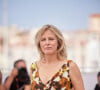 La jeune femme est apparue topless sur une plage non loin d'Arcachon. 
Karin Viard au photocall du film "Une nuit" (Un certain regard) lors du 76ème Festival International du Film de Cannes, le 26 mai 2023.