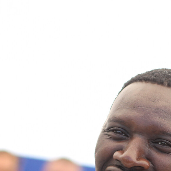 Omar Sy au photocall de "Tirailleurs" lors du 75ème Festival International du Film de Cannes, le 19 mai 2022. © Dominique Jacovides/Bestimage