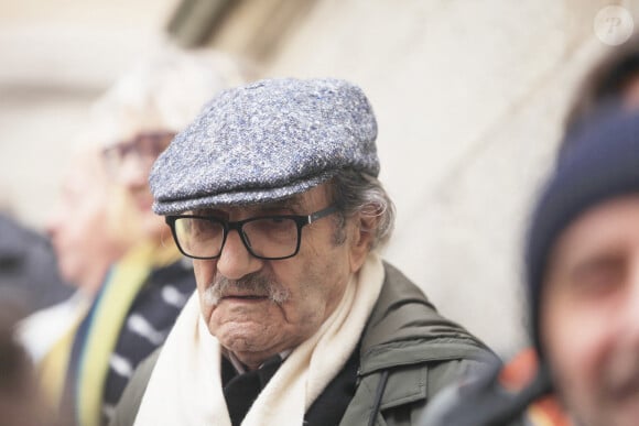En interview, le comédien de 90 ans a évoqué le sujet.
Gerard Hernandez - Sorties des obsèques de Marion Game en l'église Saint Roch à Paris, France, le 31 mars 2023. © Jonathan Rebboah/Panoramic/Bestimage