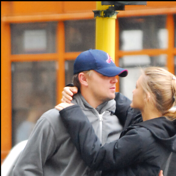 Leonardo DiCaprio et Bar Refaeli sont restés ensemble de 2005 à 2011.
Leonardo DiCaprio et Bar Refaeli en promenade à Milan. ©Bestimage