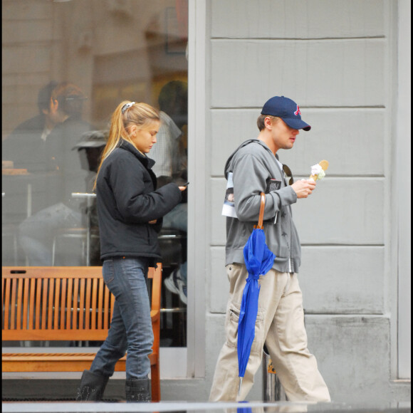 Leonardo DiCaprio et Bar Refaeli en promenade à Milan. ©Bestimage