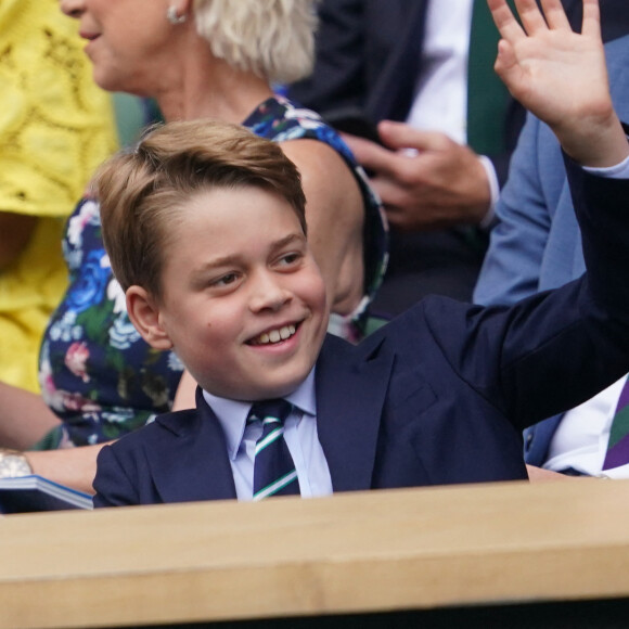 Le prince George assiste à Wimbledon.