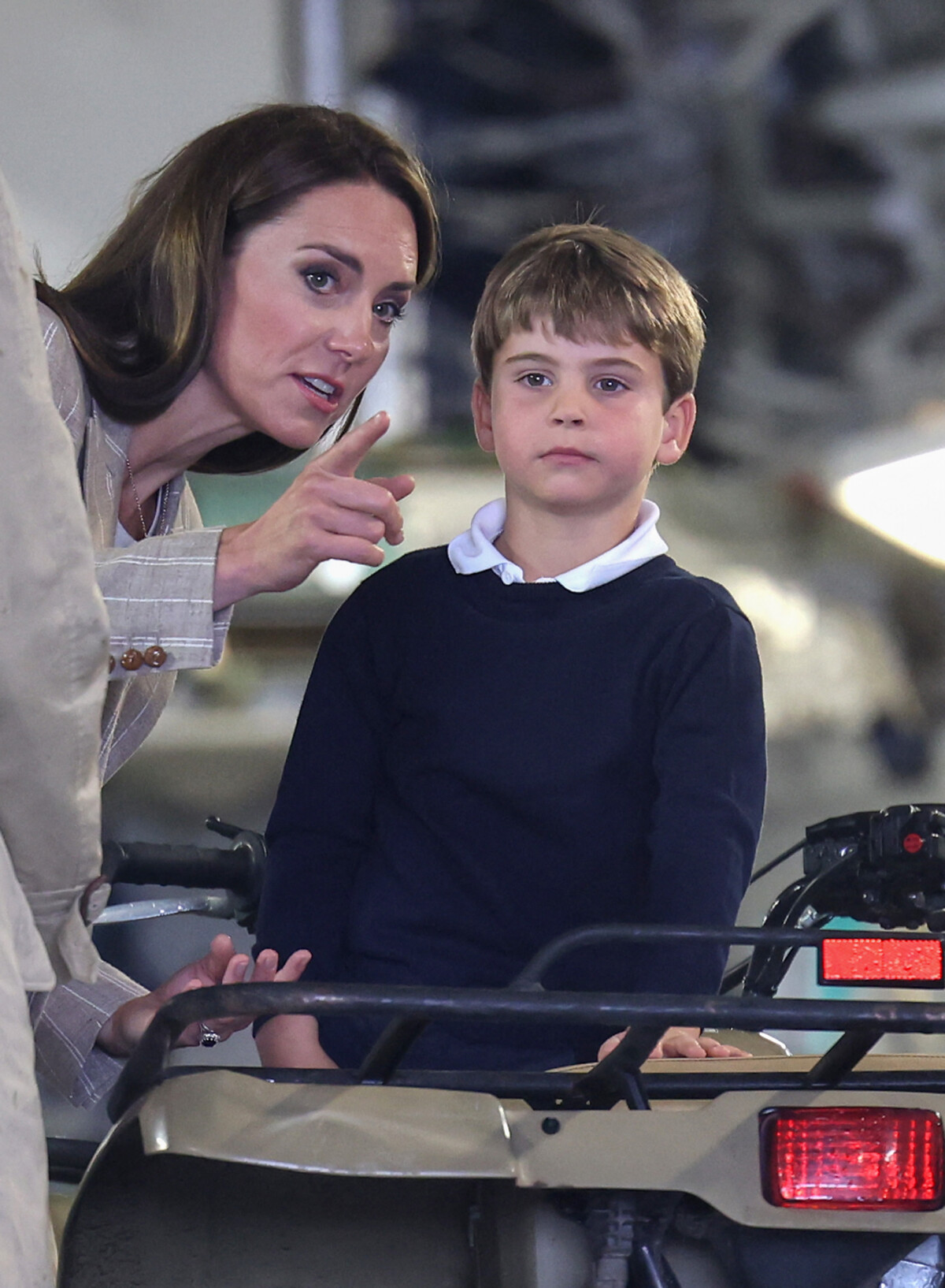 Le prince et la princesse de Galles se sont rendus à Balmoral avec leurs trois enfants à l'approche du premier anniversaire de la mort d'Elizabeth II, qui a justement rendu son dernier souffle au sein de ce château le jeudi 8 septembre 2022, à l'âge de 96 ans
Le prince William, prince de Galles, et Catherine (Kate) Middleton, princesse de Galles, avec leurs enfants le prince George de Galles, et la princesse Charlotte de Galles, lors d'une visite au Royal International Air Tattoo (RIAT) à RAF Fairford, le 14 juillet 2023.  - Photo