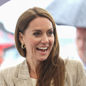 Kate Middleton a été aperçue en train de porter un magnifique chapeau
Le prince William, prince de Galles, et Catherine (Kate) Middleton, princesse de Galles, avec leurs enfants le prince George de Galles, et la princesse Charlotte de Galles, lors d'une visite au Royal International Air Tattoo (RIAT) à RAF Fairford, le 14 juillet 2023. 