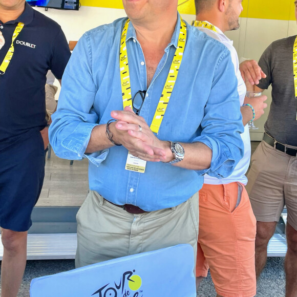 Laurent Gerra au départ de l'étape 14 de la 110ème édition du Tour de France 2023, entre Annemasse et Morzine Les Portes du Soleil, France, le 15 juillet 2023. © Fabien Faure/Bestimage