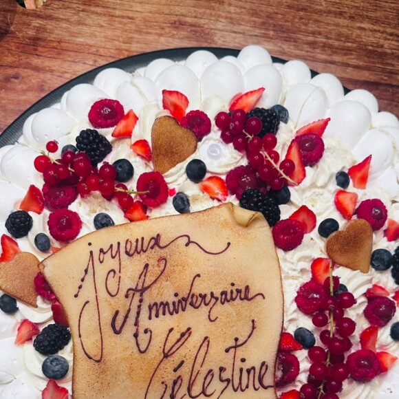 Et c'est Christelle Bardet, sa compagne, qui avait d'ailleurs souhaité l'anniversaire de la fillette sur Instagram.
Anniversaire de Célestine Gerra, 24 août 2023. @ Instagram / Christelle Bardet.