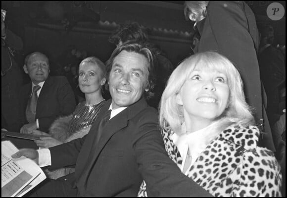 Alain Delon et Mireille Darc avec Catherine Deneuve pour un concert de Sylvie Vartan (archive)