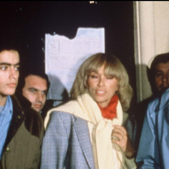 Anthony Delon a tissé un lien très fort avec la compagne de son père
Alain Delon et Mireille Darc avec Anthony Delon (archive)