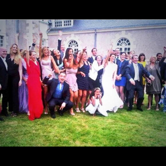 Photo de groupe lors du mariage de Rachel Legrain-Trapani et Aurélien Capoué le 8 juin 2013