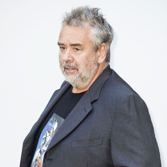Mais "la justice a fait son travail" depuis et l'affaire est désormais "close".
Luc Besson sur le photocall de son film "Valérian et la Cité des mille planètes" à Rome en Italie.