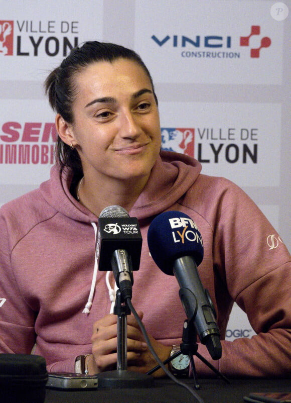 La joueuse de tennnis française Caroline Garcia ravie d'être en finale, raconte qu'elle est heureuse d'haranguer le public, qu'elle dort à la maison chez ses parents. Elle s'est fait un cake maison qu'elle a mangé hier en rentrant et prend le petit déjeuner avec ses parents - Open 6eme sens Immobilier Métropole de Lyon 2023, tournoi de tennis féminin WTA 250 de Caroline Garcia, Lyon 04/02/2022 - © Sandrine Thesillat / Panoramic / Bestimage