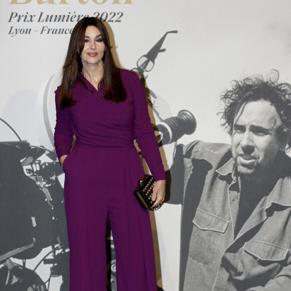 Elle sera bientôt à l'affiche du prochain long-métrage de Tim Burton prévu pour 2024 et qui marquera le retour derrière nos écrans du réalisateur.
Monica Bellucci - Photocall de la cérémonie de clôture de la 14ème Edition du festival du cinéma Lumière Film Festival à Lyon, le 21 octobre 2022.